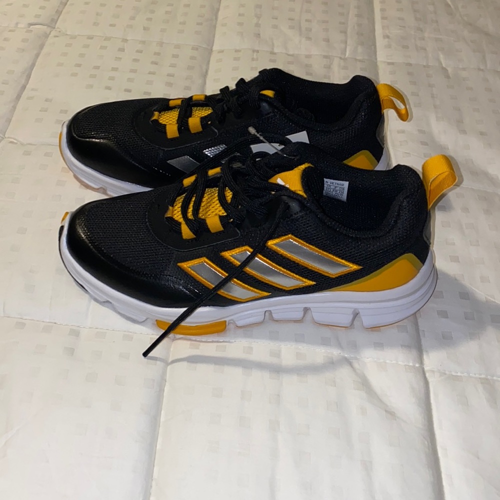 Brand new adidas tennis shoes